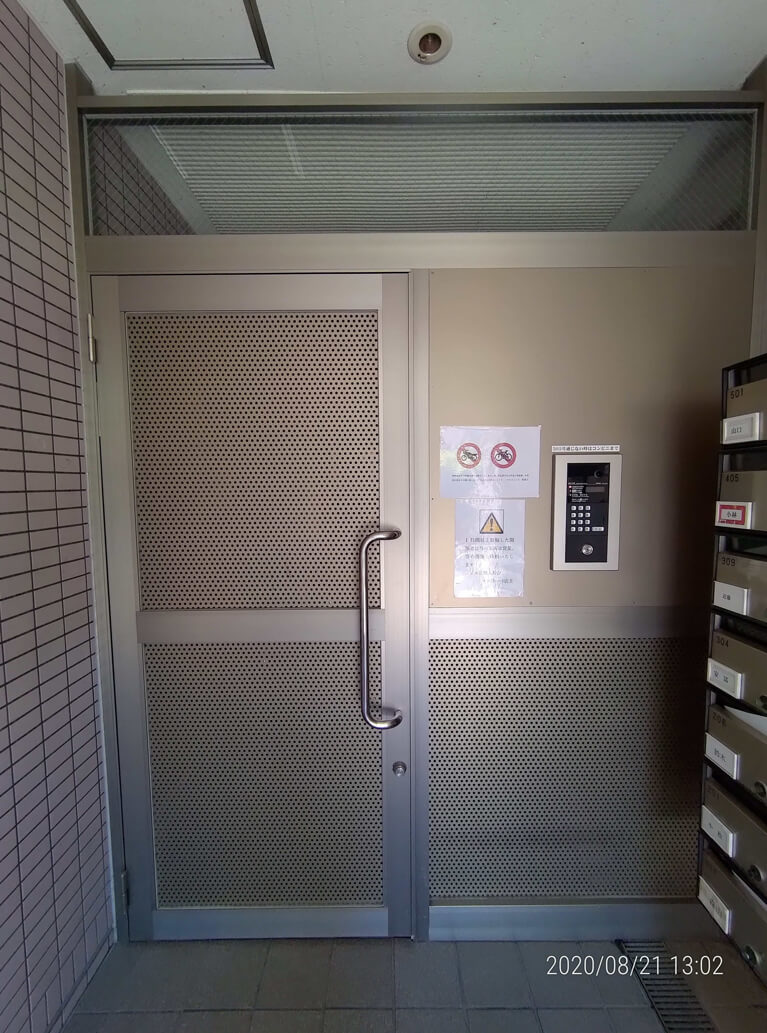 マンション入り口の画像